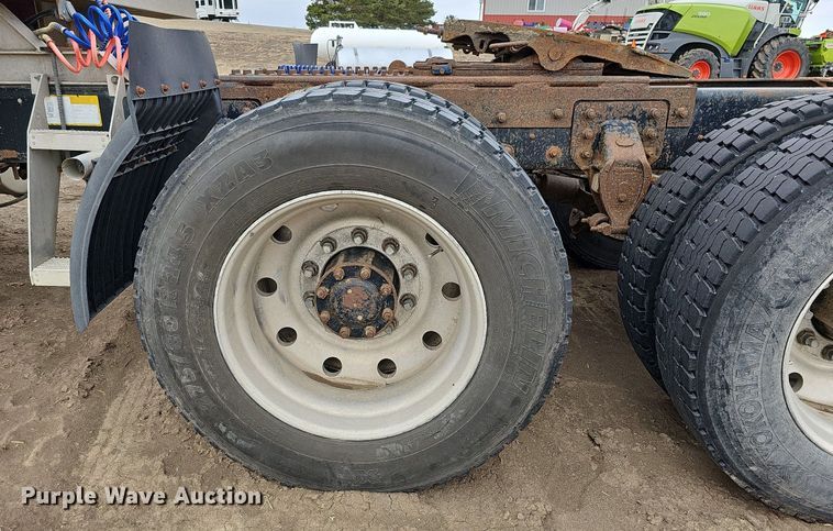 image for item DO4232 1991 Mack CH613  semi truck