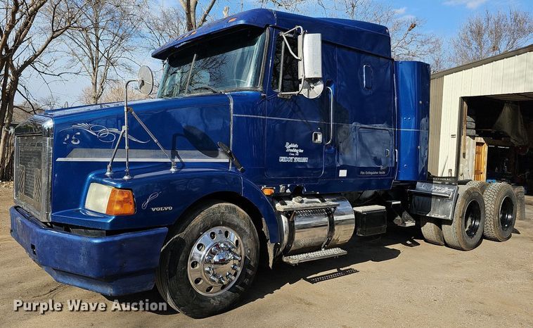 image for item DO4278 1996 Volvo Aero WIA  semi truck