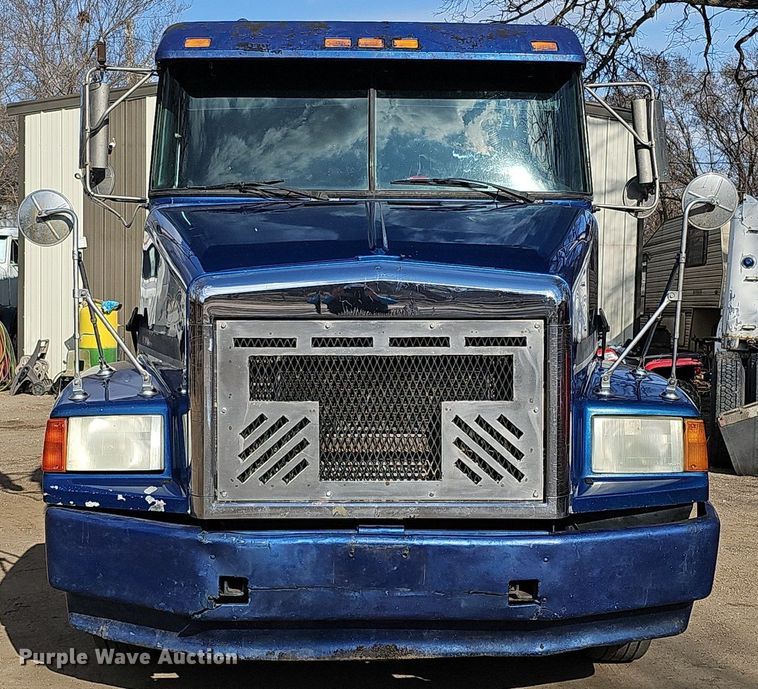 image for item DO4278 1996 Volvo Aero WIA  semi truck