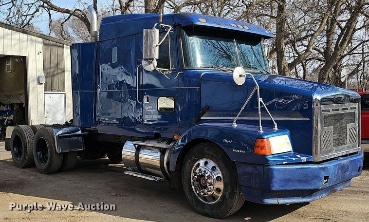 image for item DO4278 1996 Volvo Aero WIA  semi truck