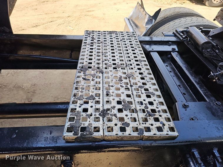 image for item DO4278 1996 Volvo Aero WIA  semi truck