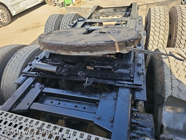 image for item DO4278 1996 Volvo Aero WIA  semi truck