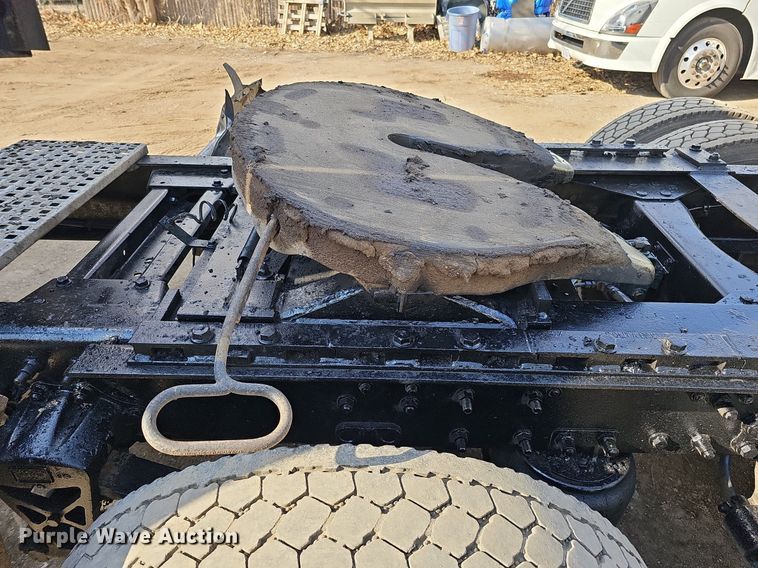 image for item DO4278 1996 Volvo Aero WIA  semi truck