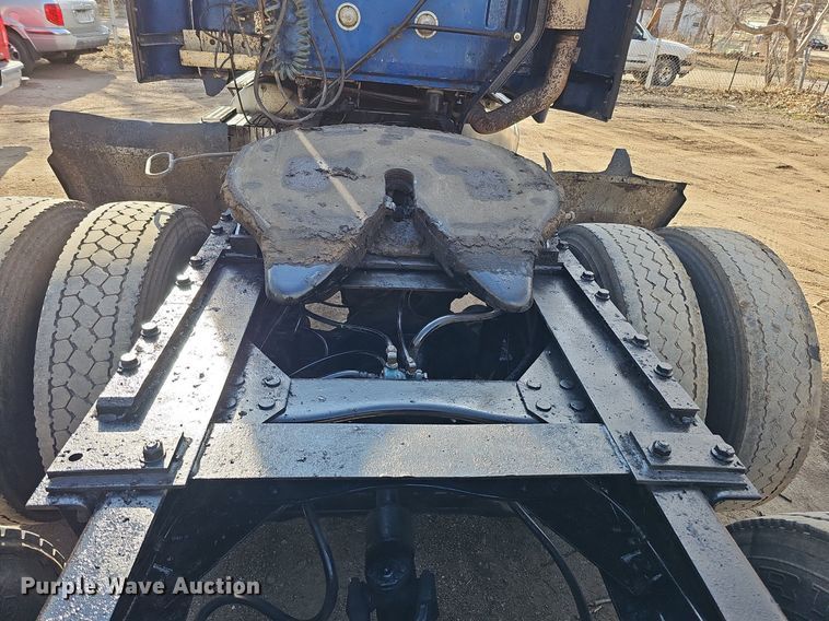 image for item DO4278 1996 Volvo Aero WIA  semi truck