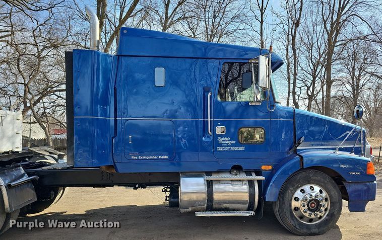 image for item DO4278 1996 Volvo Aero WIA  semi truck