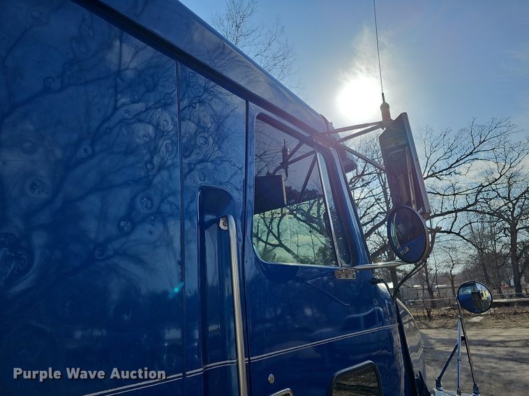 image for item DO4278 1996 Volvo Aero WIA  semi truck