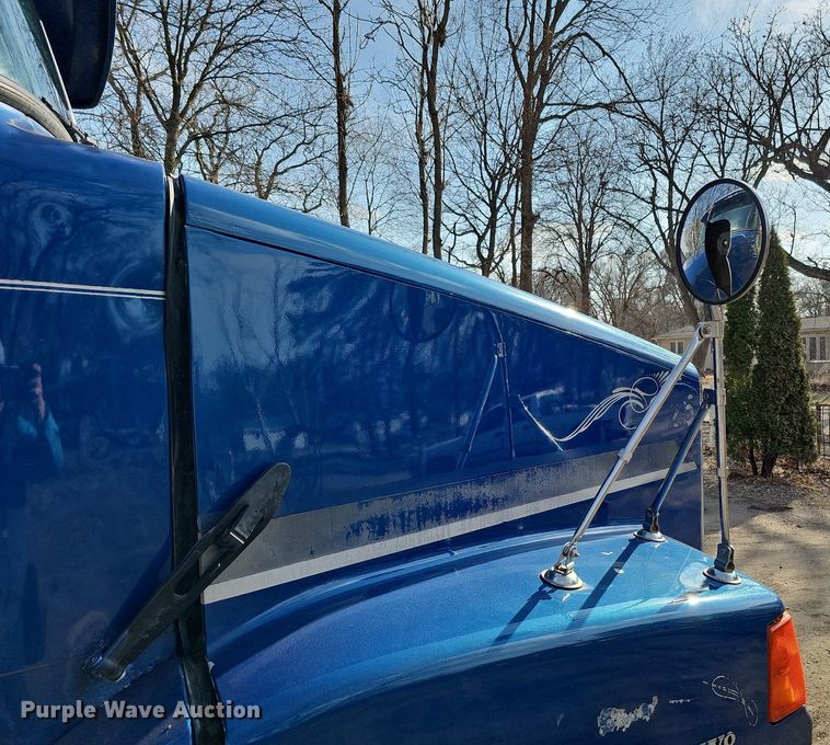 image for item DO4278 1996 Volvo Aero WIA  semi truck