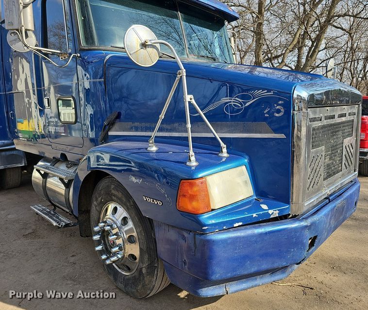 image for item DO4278 1996 Volvo Aero WIA  semi truck