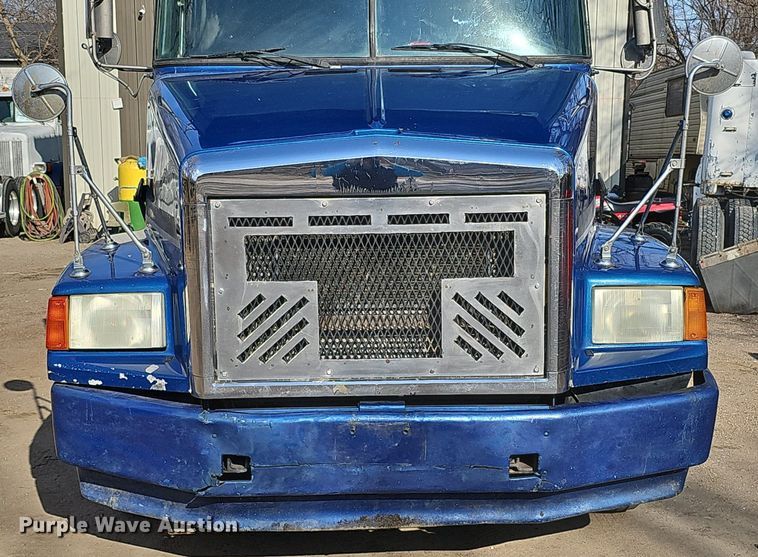 image for item DO4278 1996 Volvo Aero WIA  semi truck