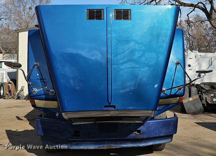 image for item DO4278 1996 Volvo Aero WIA  semi truck