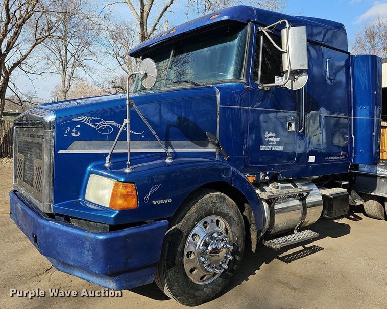 image for item DO4278 1996 Volvo Aero WIA  semi truck