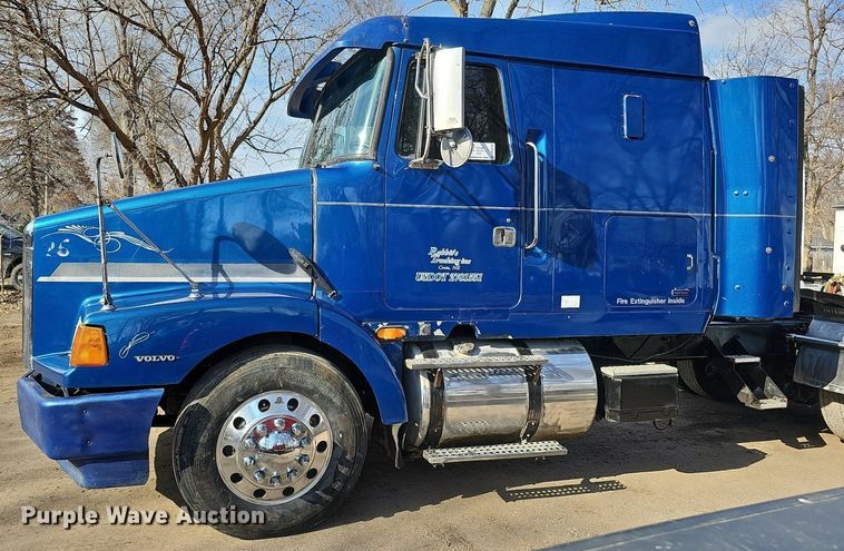 image for item DO4278 1996 Volvo Aero WIA  semi truck