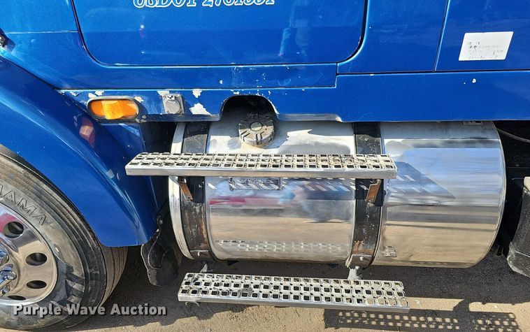 image for item DO4278 1996 Volvo Aero WIA  semi truck