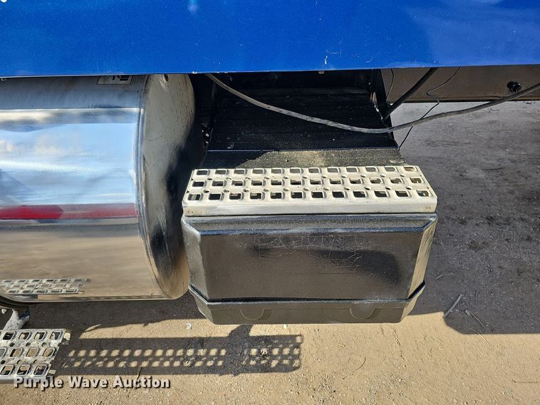 image for item DO4278 1996 Volvo Aero WIA  semi truck