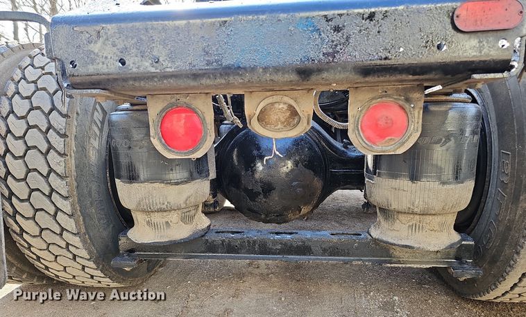 image for item DO4278 1996 Volvo Aero WIA  semi truck