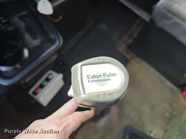 image for item DO4278 1996 Volvo Aero WIA  semi truck