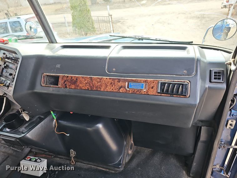 image for item DO4278 1996 Volvo Aero WIA  semi truck