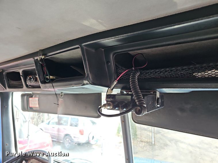 image for item DO4278 1996 Volvo Aero WIA  semi truck