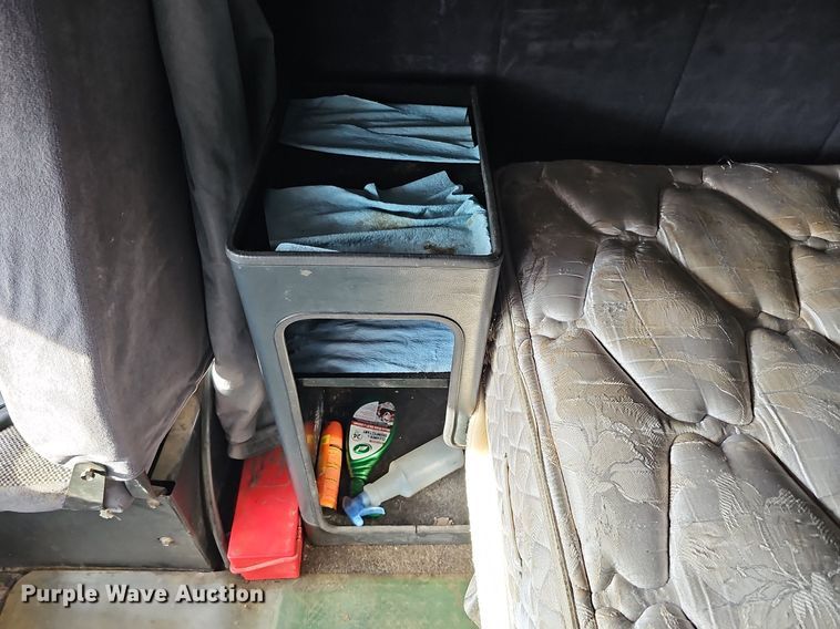 image for item DO4278 1996 Volvo Aero WIA  semi truck