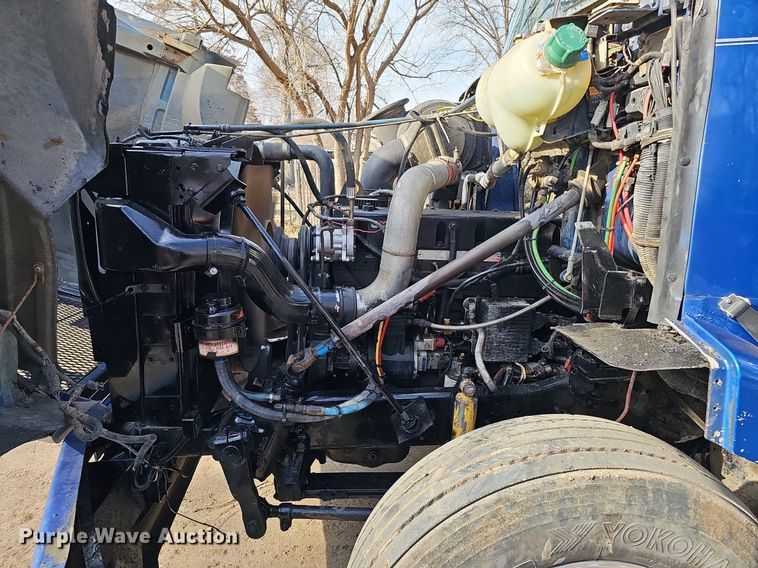 image for item DO4278 1996 Volvo Aero WIA  semi truck