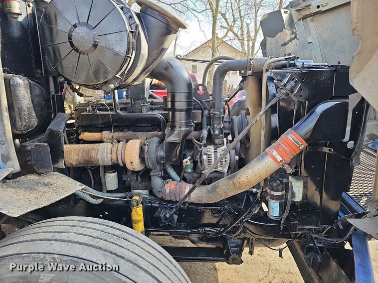 image for item DO4278 1996 Volvo Aero WIA  semi truck