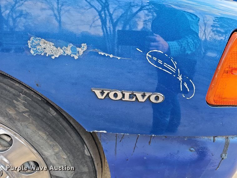 image for item DO4278 1996 Volvo Aero WIA  semi truck