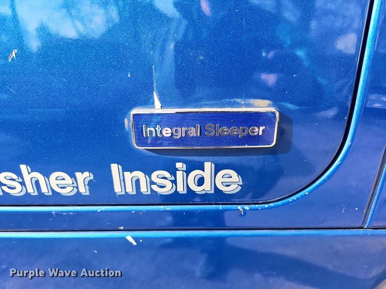 image for item DO4278 1996 Volvo Aero WIA  semi truck