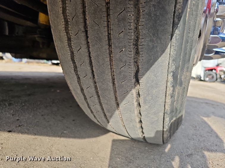 image for item DO4278 1996 Volvo Aero WIA  semi truck