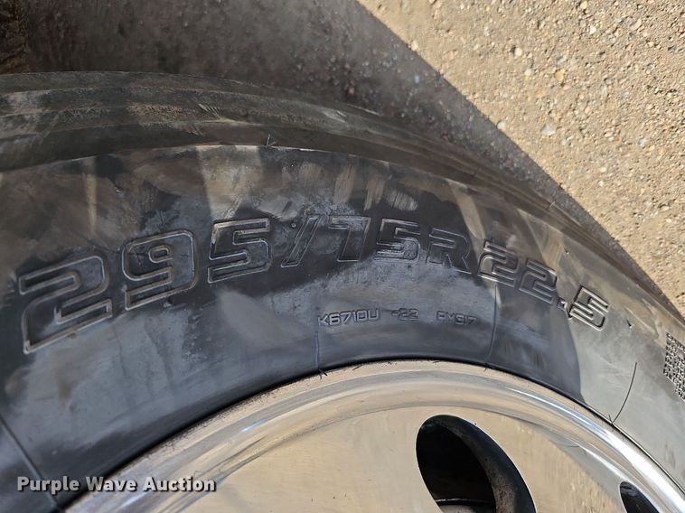 image for item DO4278 1996 Volvo Aero WIA  semi truck