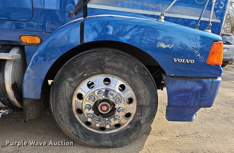 image for item DO4278 1996 Volvo Aero WIA  semi truck