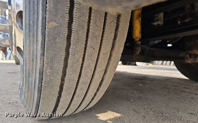 image for item DO4278 1996 Volvo Aero WIA  semi truck