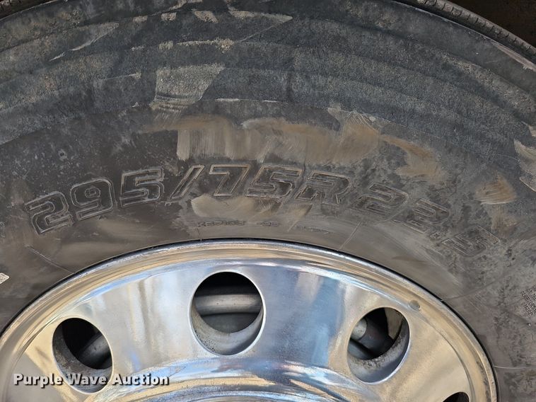 image for item DO4278 1996 Volvo Aero WIA  semi truck