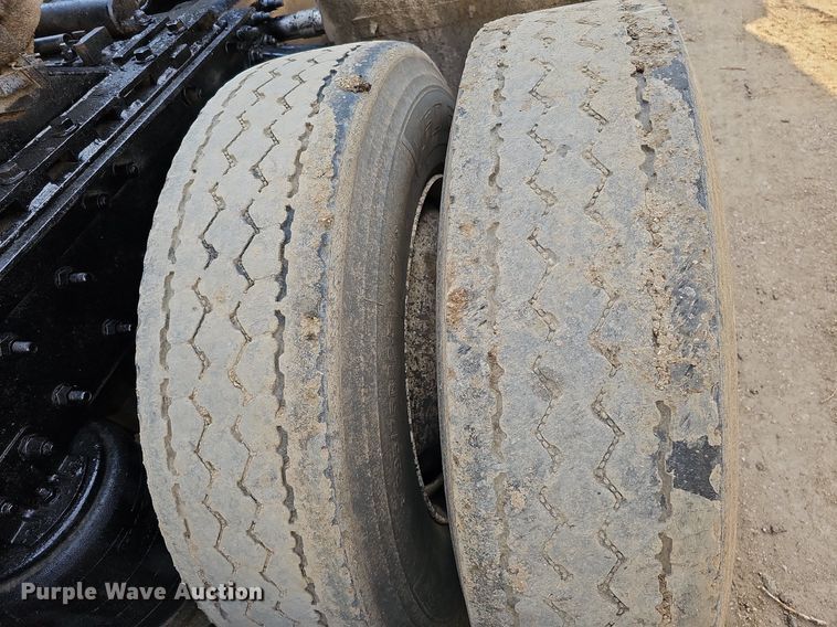 image for item DO4278 1996 Volvo Aero WIA  semi truck