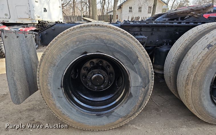 image for item DO4278 1996 Volvo Aero WIA  semi truck