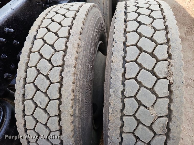 image for item DO4278 1996 Volvo Aero WIA  semi truck