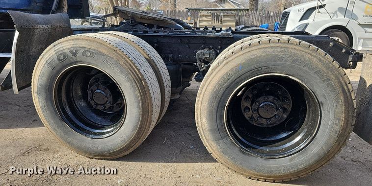 image for item DO4278 1996 Volvo Aero WIA  semi truck