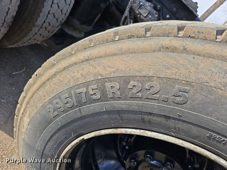 image for item DO4278 1996 Volvo Aero WIA  semi truck