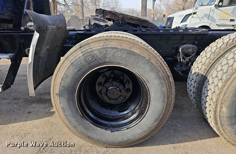 image for item DO4278 1996 Volvo Aero WIA  semi truck