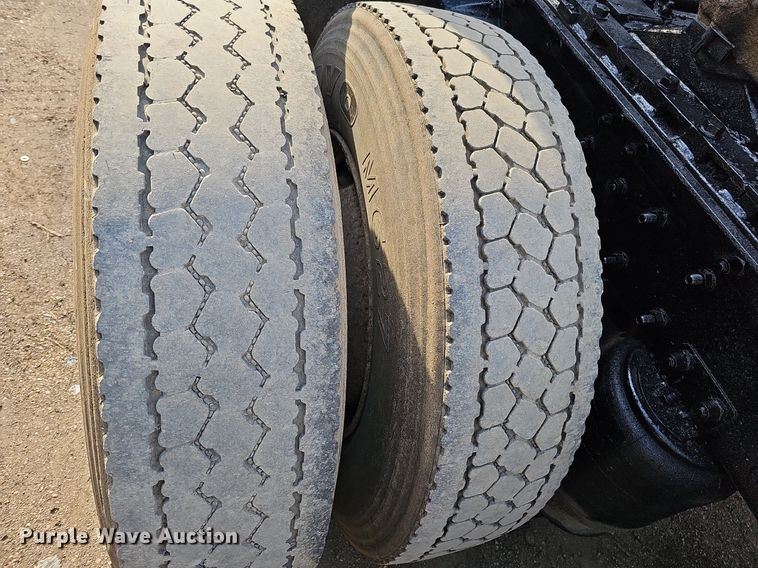 image for item DO4278 1996 Volvo Aero WIA  semi truck