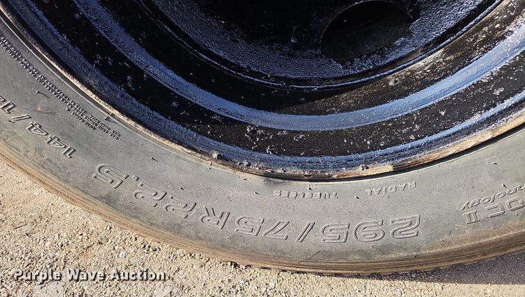 image for item DO4278 1996 Volvo Aero WIA  semi truck