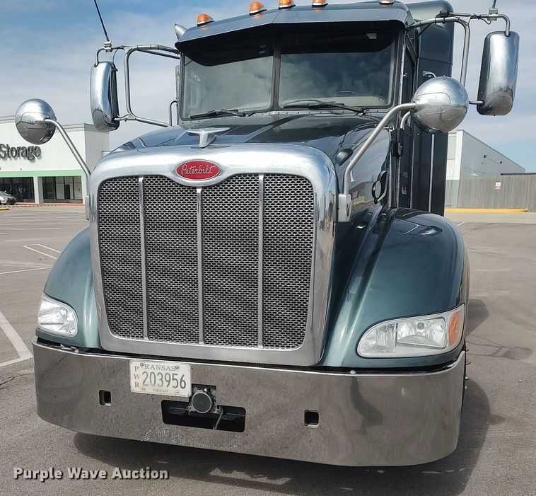 image for item DQ0353 2013 Peterbilt 384  semi truck