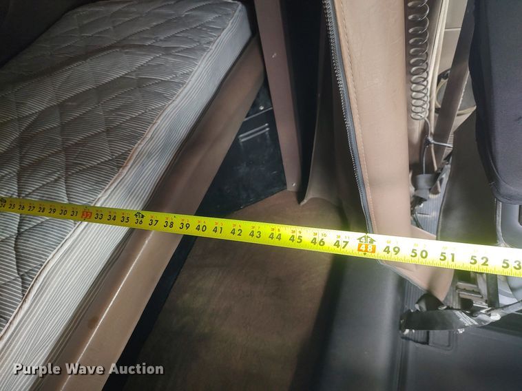 image for item DQ0353 2013 Peterbilt 384  semi truck