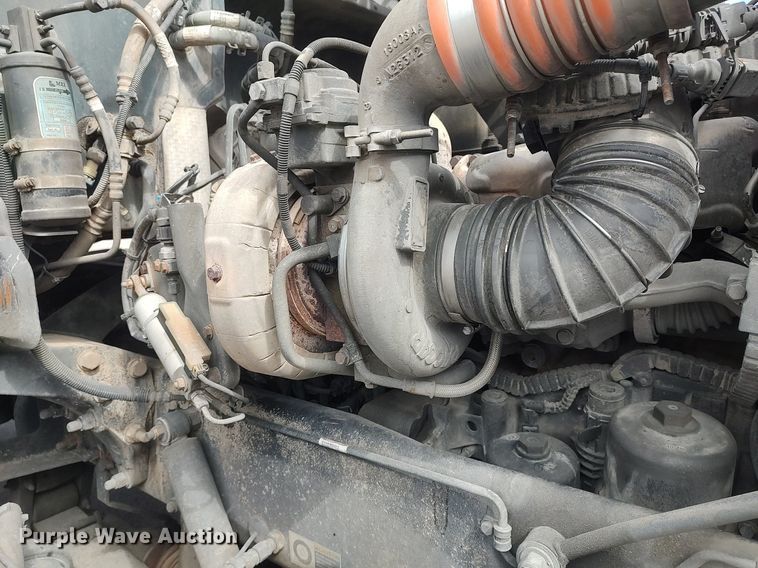 image for item DQ0353 2013 Peterbilt 384  semi truck