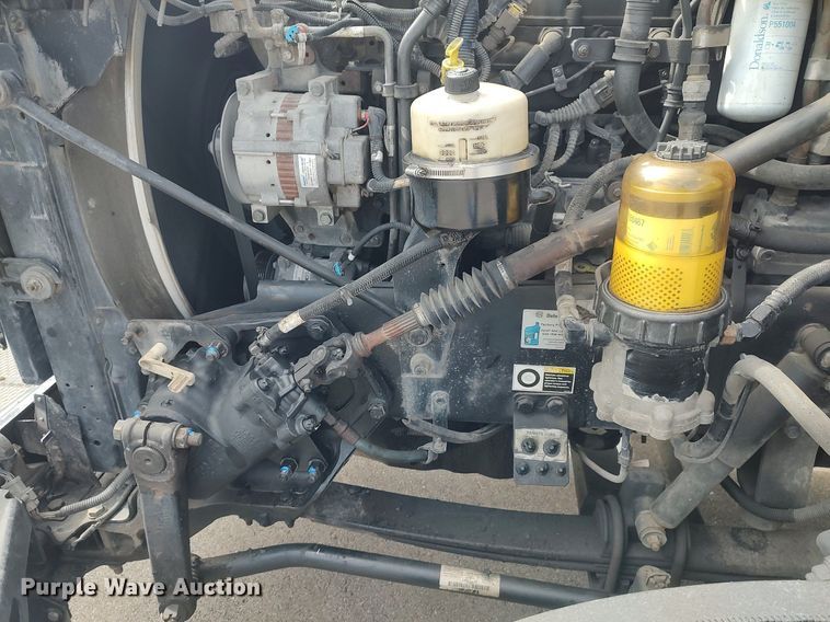 image for item DQ0353 2013 Peterbilt 384  semi truck