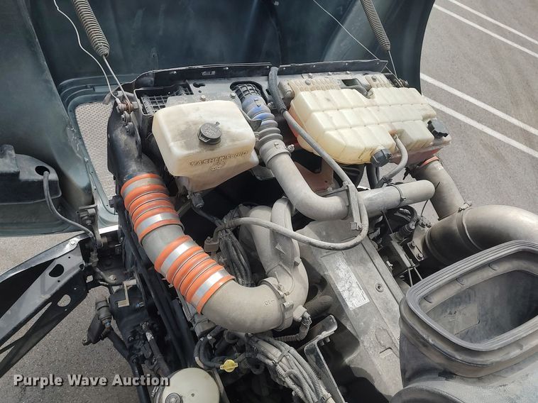 image for item DQ0353 2013 Peterbilt 384  semi truck