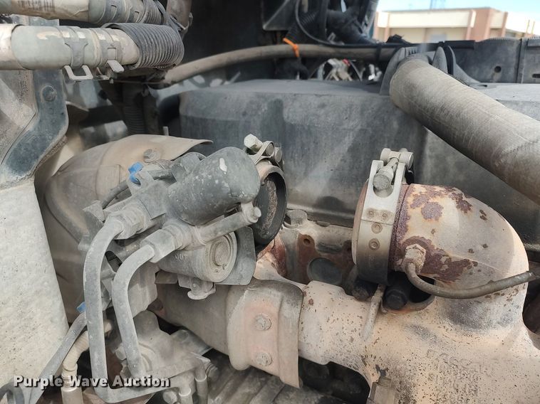 image for item DQ0353 2013 Peterbilt 384  semi truck