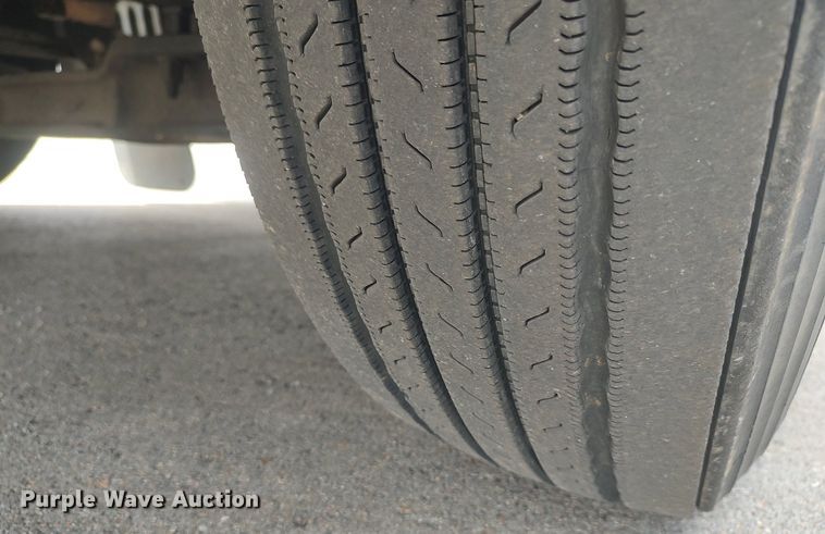 image for item DQ0353 2013 Peterbilt 384  semi truck