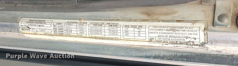 image for item DQ0353 2013 Peterbilt 384  semi truck