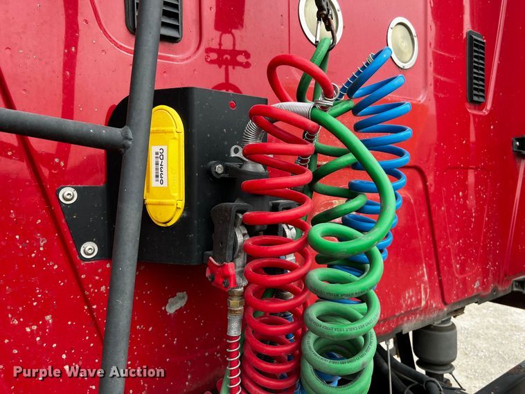 image for item DQ1994 2008 International Prostar semi truck