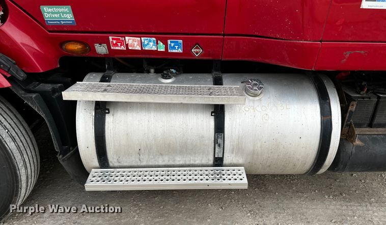 image for item DQ1994 2008 International Prostar semi truck